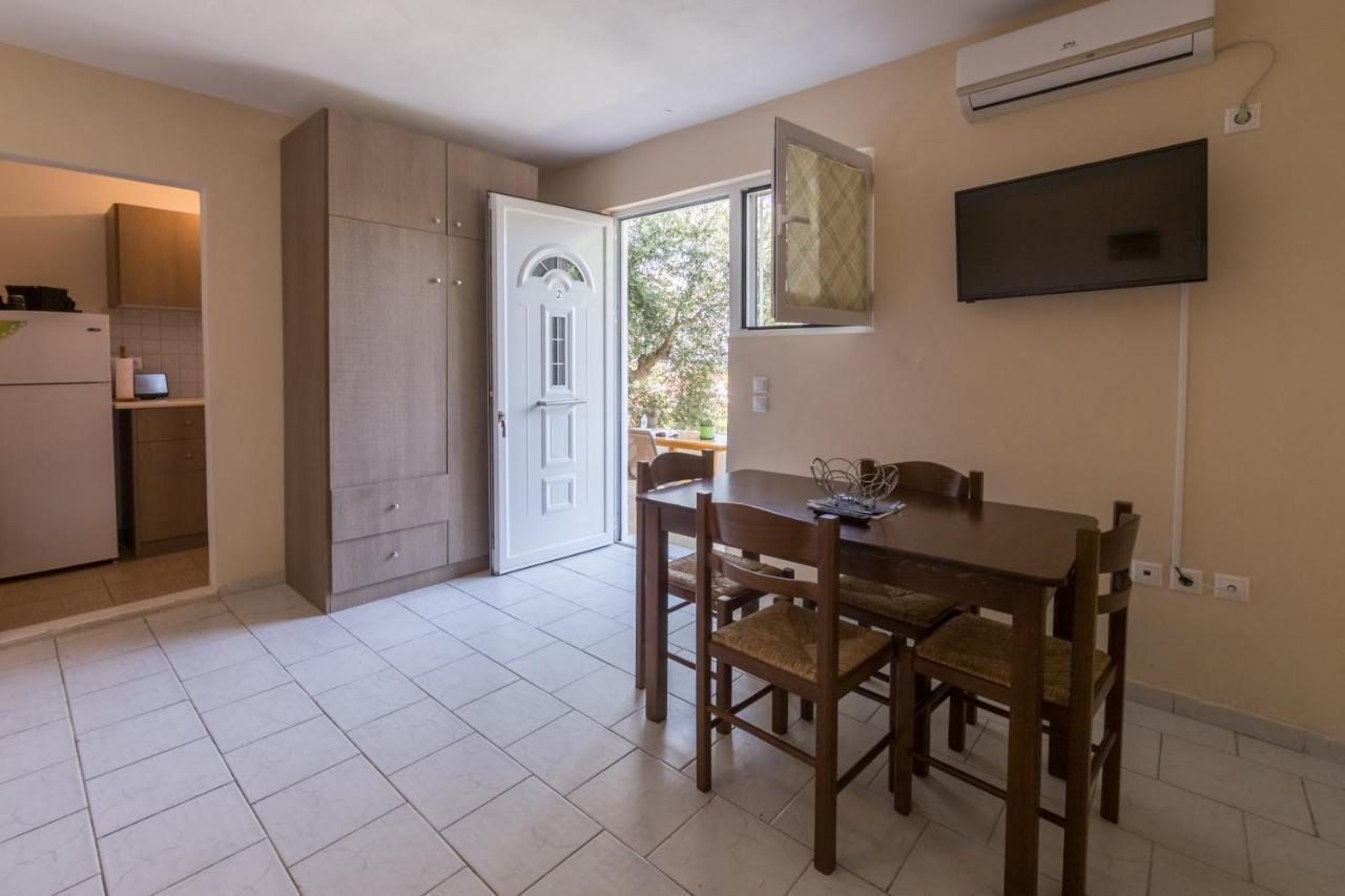 Eleni Apartment Planos